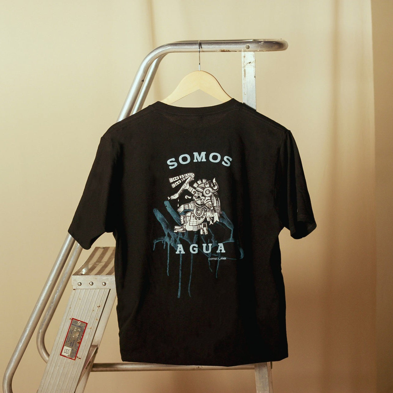 Playera negra Somos Agua